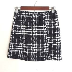 Plaid Mini Skirt size Medium NWOT